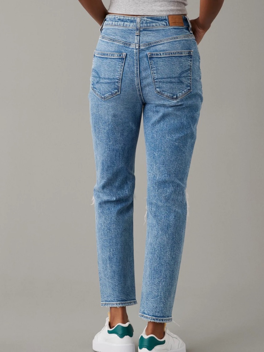 American Eagle Strigid Mom Jeans Destroyed Knees 10 Short Straight Leg Crop - Picture 2 of 9